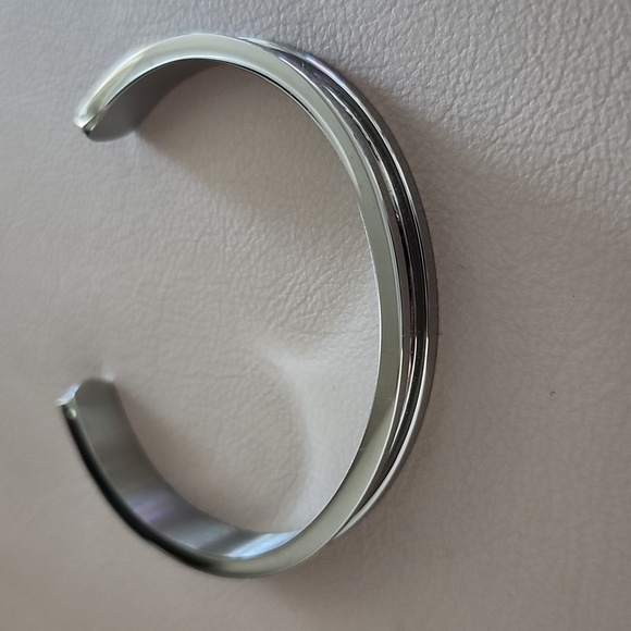 New Melix stainless steel cuff braclet - Picture 4 of 4